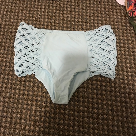 Frankie’s bikini - Picture 2 of 4